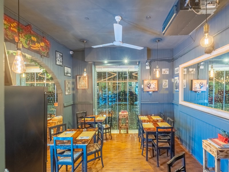 Attività commerciale in Vendita a Roma, zona Ostia, 187 m², arredato