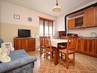 Appartamento in Vendita a Recoaro Terme, zona S. QUIRICO, 85'000&euro;, 152 m², con Box