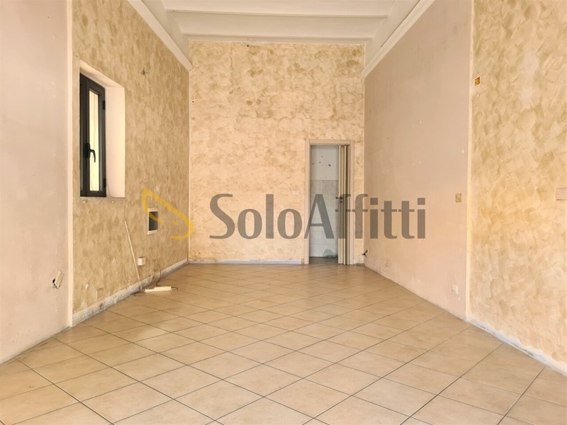 Capannone in Affitto a Catanzaro, zona Lido Corso, 550&euro;, 30 m²