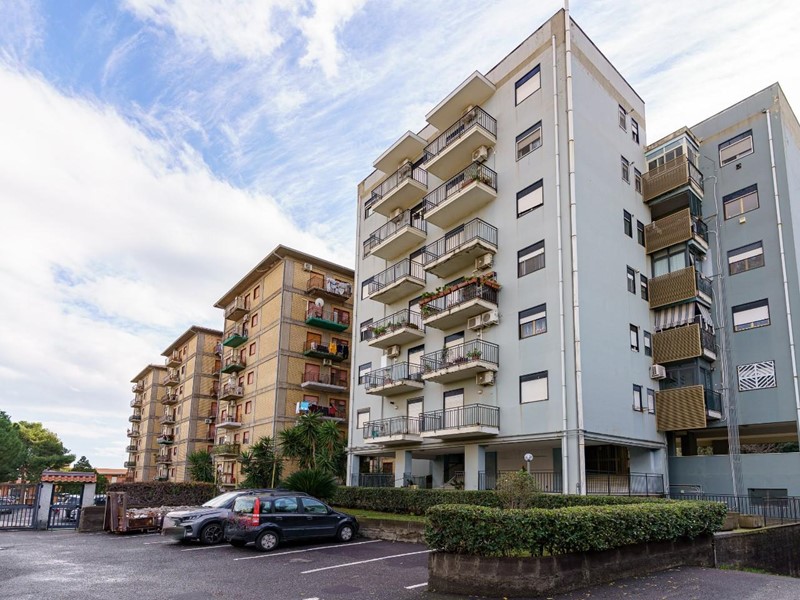 Appartamento in Vendita a Catania, zona San Giorgio, 120'000&euro;, 122 m², con Box