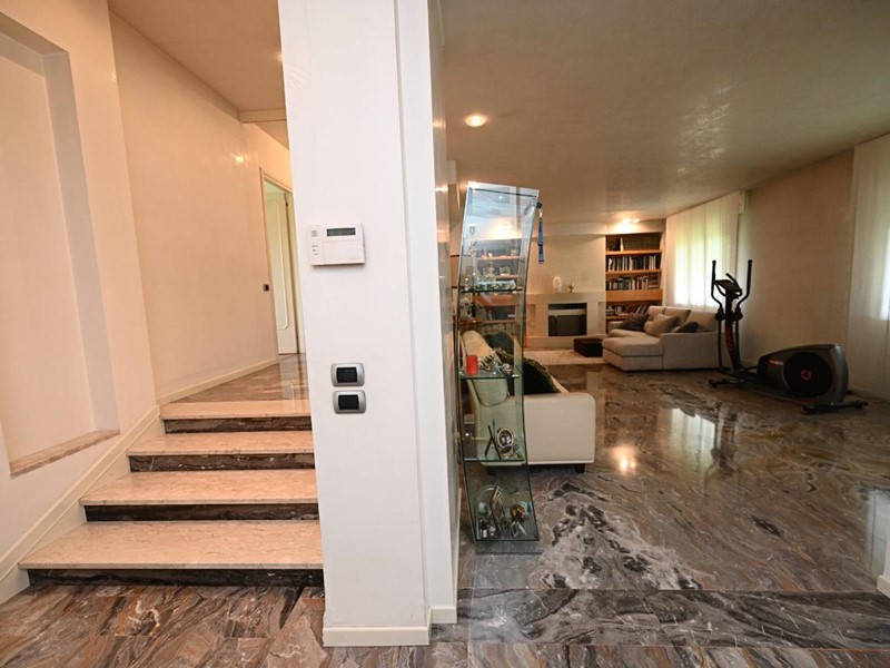 Villa in Vendita a Venezia, 890'000&euro;, 630 m², con Box