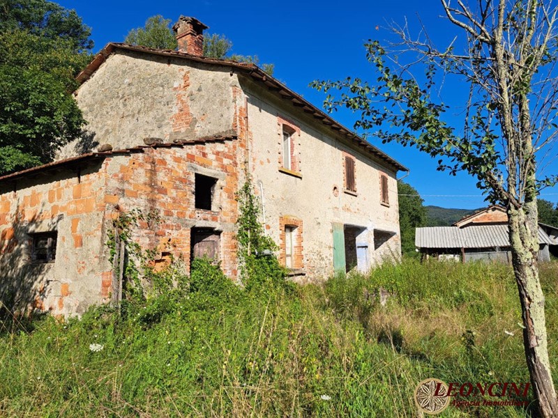 Casale in Vendita a Pontremoli, 200'000&euro;, 300 m²