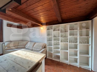 Bilocale in Vendita a Brescia, 98'000&euro;, 50 m², arredato