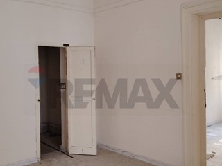 Trilocale in Vendita a Palermo, 62'000&euro;, 73 m²