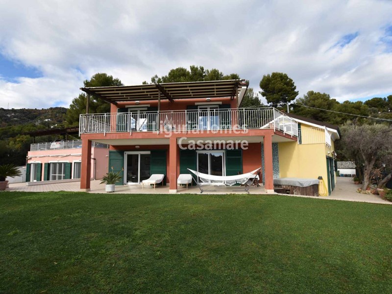Villa in Vendita a Alassio, 1'500'000&euro;, 267 m²