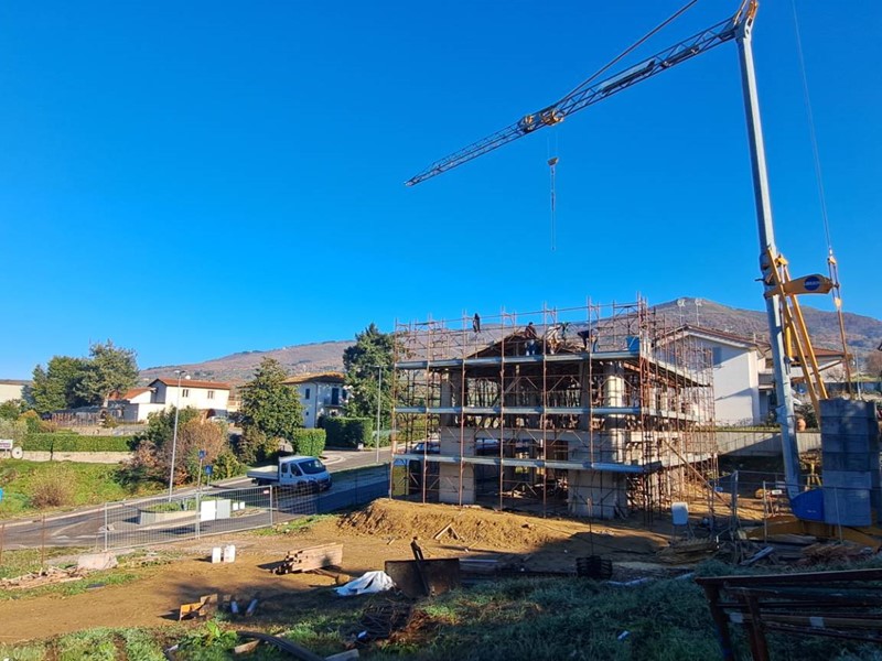 Villa in Vendita a Reggello, 590'000&euro;, 220 m²