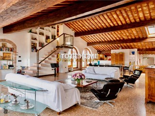 Attico in Vendita a Vicenza, 1'490'000&euro;, 320 m², con Box