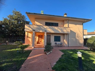 Villa bifamiliare in Vendita a Terricciola, zona Selvatelle, 480'000&euro;, 350 m²