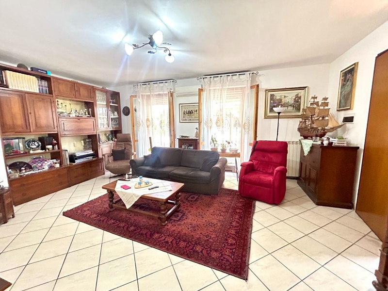 Appartamento in Vendita a Pontedera, zona Il Chiesino, 238'000&euro;, 120 m²