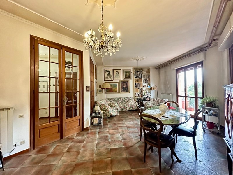 Appartamento in Vendita a Lucca, zona San Filippo, 220'000&euro;, 130 m², con Box