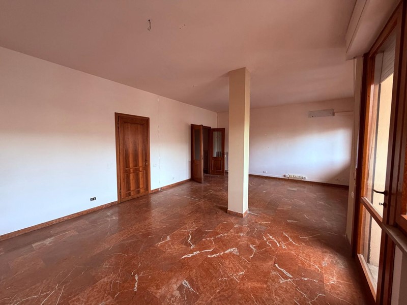 Appartamento in Vendita a Lucca, 300'000&euro;, 140 m², con Box