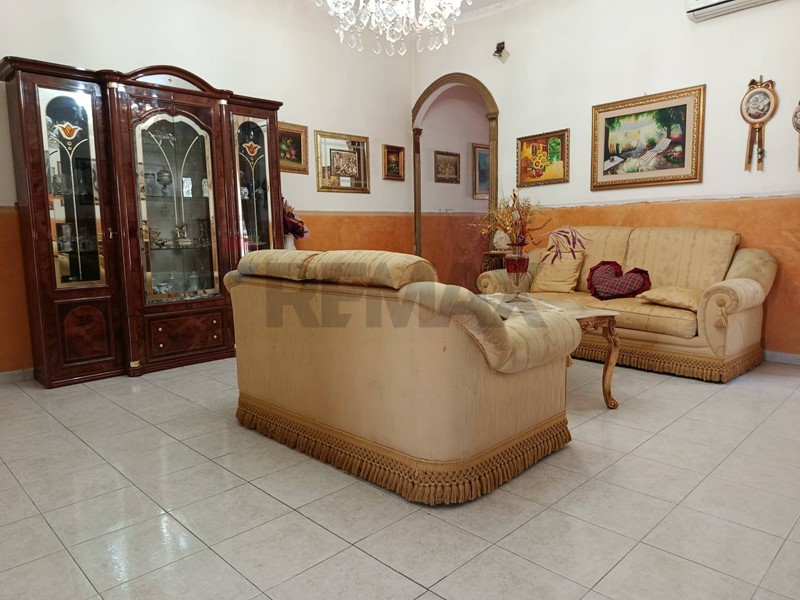 Appartamento in Vendita a Catania, 136'000&euro;, 120 m²