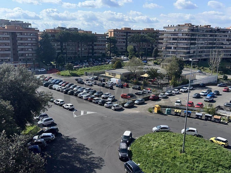 Trilocale in Vendita a Roma, 260'000&euro;, 88 m²