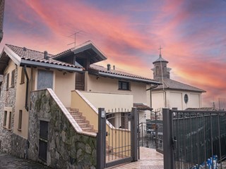 Trilocale in Vendita a Gemonio, 129'000&euro;, 100 m²