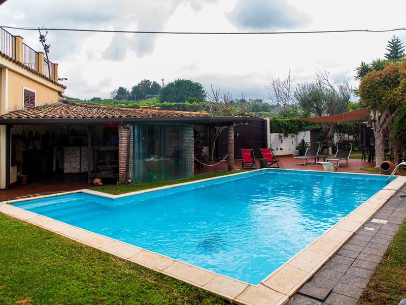 Villa in Vendita a Acireale, 558'000&euro;, 480 m²