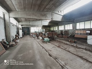 Capannone in Vendita a Tavagnacco, 1010 m²