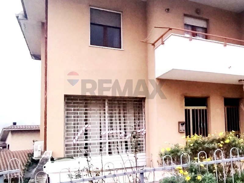 Ufficio in Affitto a Ancona, 550&euro;, 74 m²