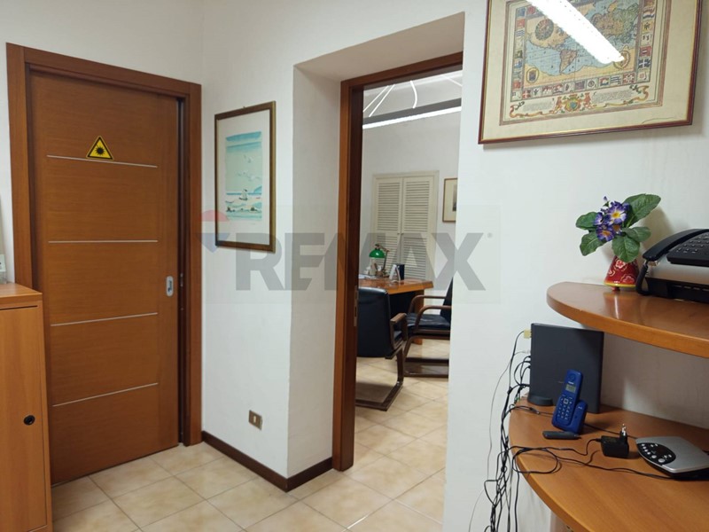 Ufficio in Affitto a Ancona, 2'200&euro;, 160 m²