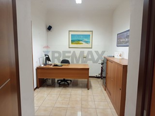 Ufficio in Affitto a Ancona, 2'200&euro;, 160 m²