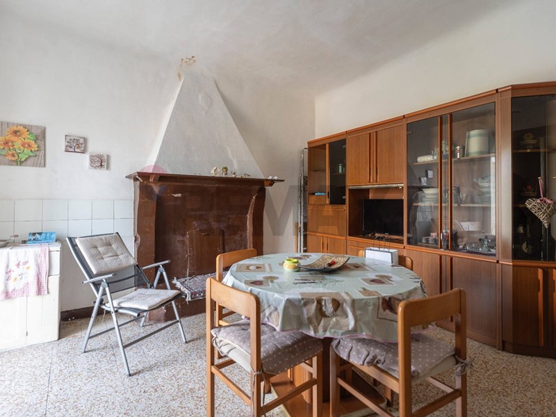 Appartamento in Vendita a Arcevia, 42'000&euro;, 96 m²