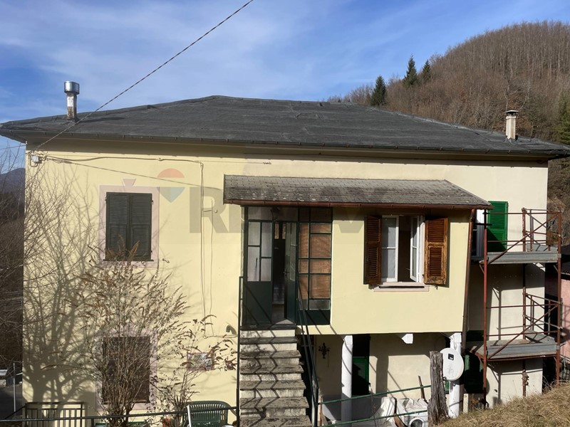 Appartamento in Vendita a Santo Stefano d'Aveto, 52'000&euro;, 99 m²