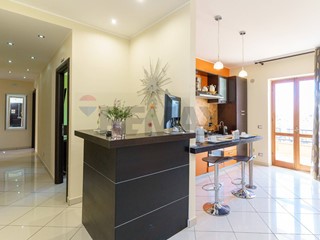 Appartamento in Vendita a Capo d'Orlando, 280'000&euro;, 155 m²