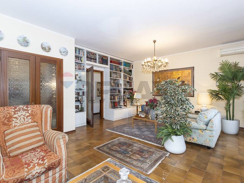 Appartamento in Vendita a Milano, 345'000&euro;, 139 m²