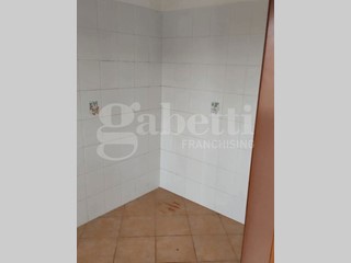 Appartamento in Vendita a Gavello, 45'000&euro;, 70 m², con Box