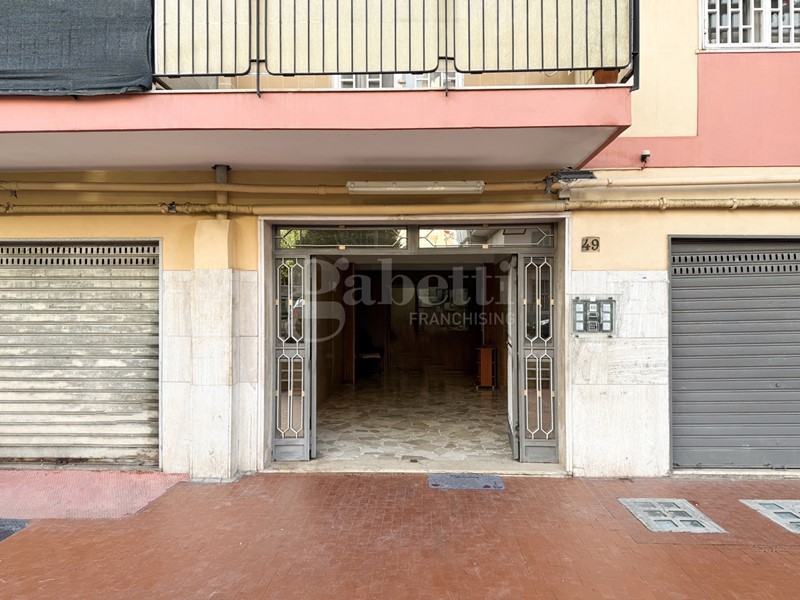 Trilocale in Vendita a Napoli, 298'000&euro;, 98 m², con Box
