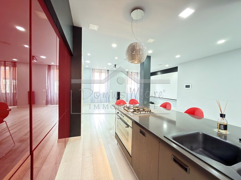 Appartamento in Vendita a Savona, 560'000&euro;, 176 m², arredato