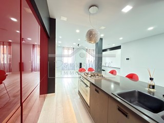 Appartamento in Vendita a Savona, 560'000&euro;, 176 m², arredato