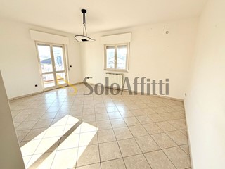 Trilocale in Affitto a Alba Adriatica, 500&euro;, 100 m²