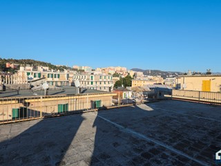 Appartamento in Vendita a Genova, zona Cornigliano, 125'000&euro;, 156 m²