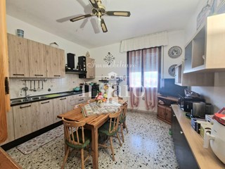 Quadrilocale in Vendita a Campi Bisenzio, zona Il Rosi, 275'000&euro;, 100 m², con Box