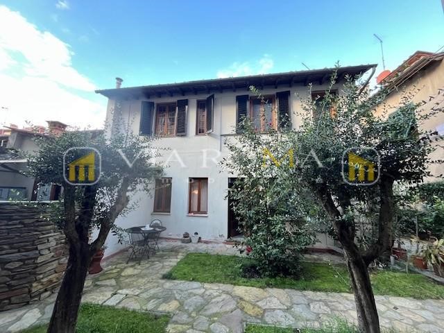 Appartamento in Vendita a Lucca, 950'000&euro;, 180 m², arredato, con Box
