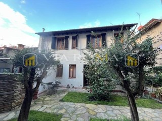 Appartamento in Vendita a Lucca, 950'000&euro;, 180 m², arredato, con Box