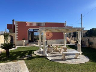 Villa in Vendita a Tiggiano, 569'000&euro;, 374 m²