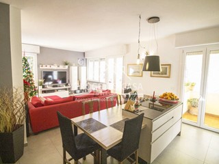 Appartamento in Vendita a Pietrasanta, 420'000&euro;, 103 m²