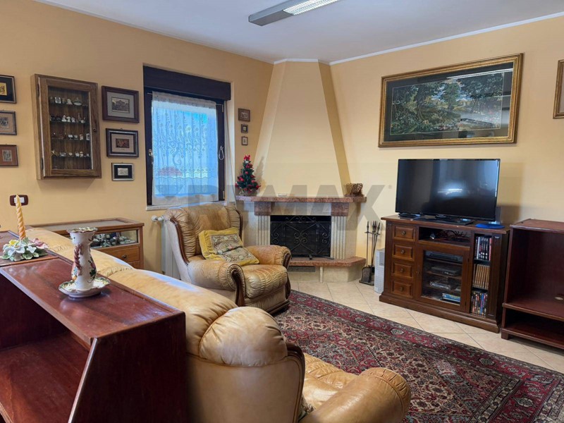 Quadrilocale in Vendita a Castel di Sangro, 250'000&euro;, 100 m²