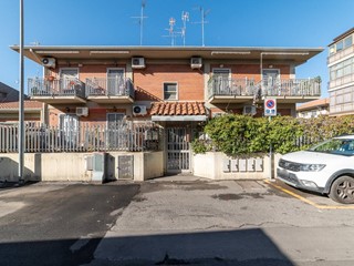 Quadrilocale in Vendita a Belpasso, 145'000&euro;, 90 m²