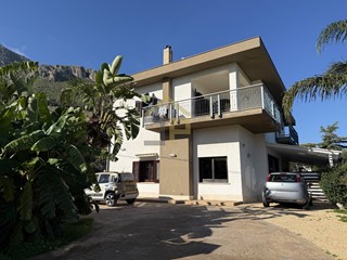 Villa in Vendita a Castellammare del Golfo, 850'000&euro;, 365 m²