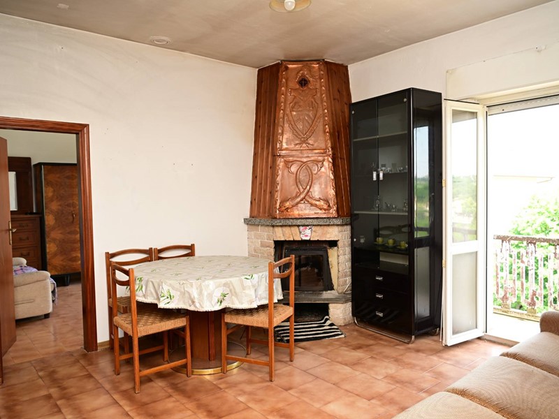 Trilocale in Vendita a Frontone, 35'000&euro;, 75 m²