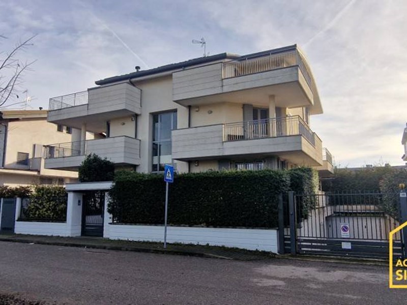 Quadrilocale in Vendita a Sedriano, 345'000&euro;, 125 m²