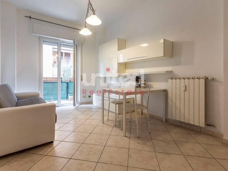 Trilocale in Vendita a Roma, 238'000&euro;, 82 m²