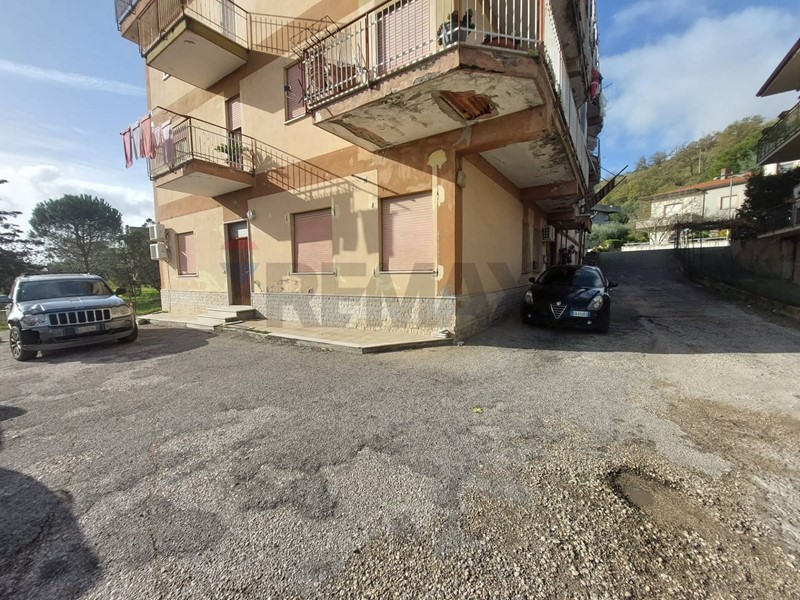 Appartamento in Vendita a Santi Cosma e Damiano, 65'000&euro;, 139 m²