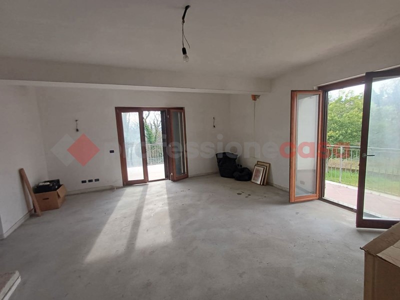 Appartamento in Vendita a Strangolagalli, 180'000&euro;, 250 m², con Box