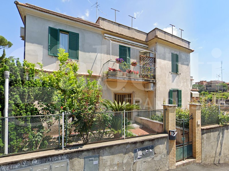 Bilocale in Vendita a Roma, 179'000&euro;, 74 m²