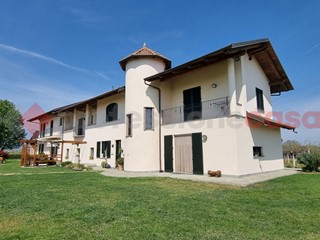 Casa Indipendente in Affitto a Cavour, 900&euro;, 180 m², con Box