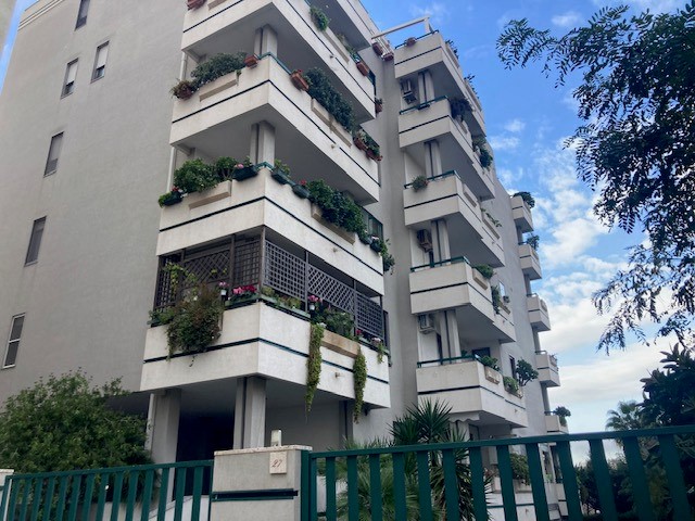 Trilocale in Affitto a Brindisi, 900&euro;, 140 m², arredato