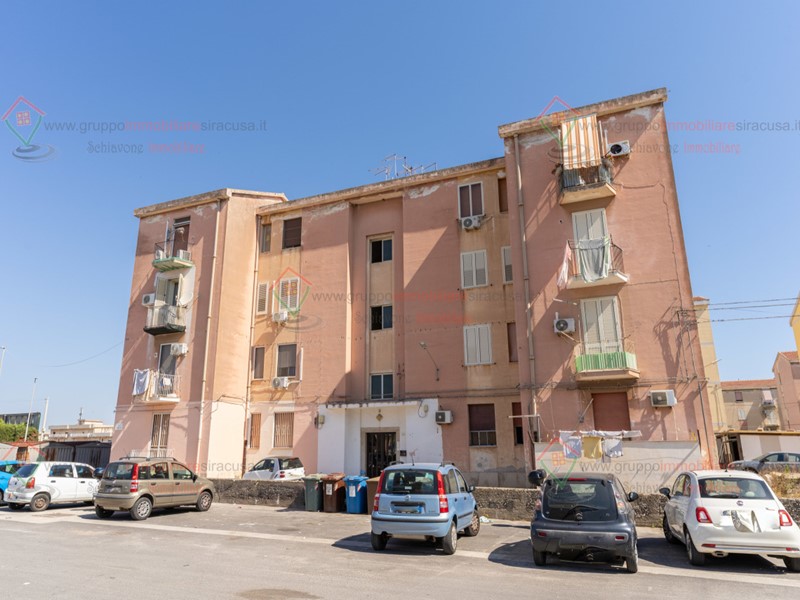 Trilocale in Vendita a Siracusa, zona Tisia Tica Zecchino, 69'000&euro;, 97 m²